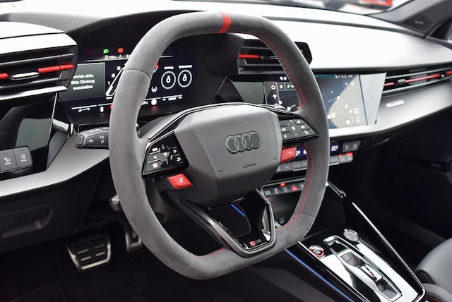 Audi RS3 Quattro S-Tronic Sedan