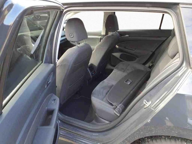 Volkswagen Golf Style Variant