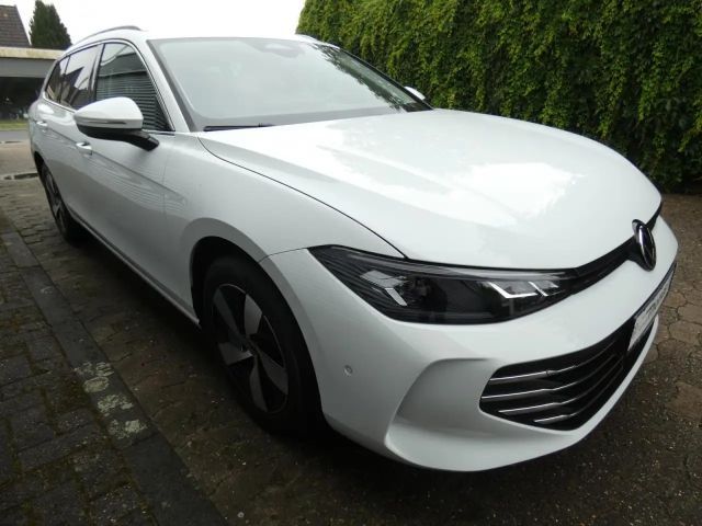 Volkswagen Passat 1.5 eTSI Business DSG Variant