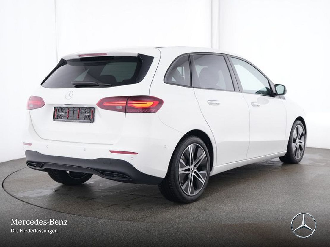 Mercedes-Benz B 180 Sedan