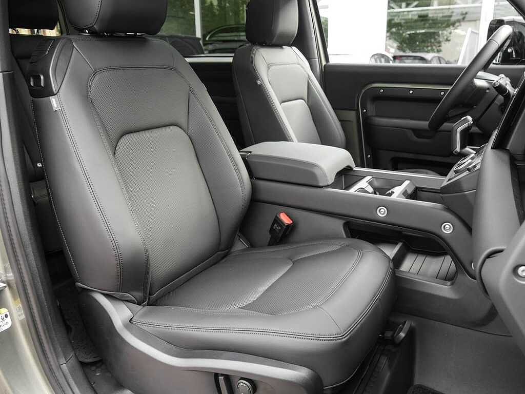 Land Rover Defender 90 Dynamic SE