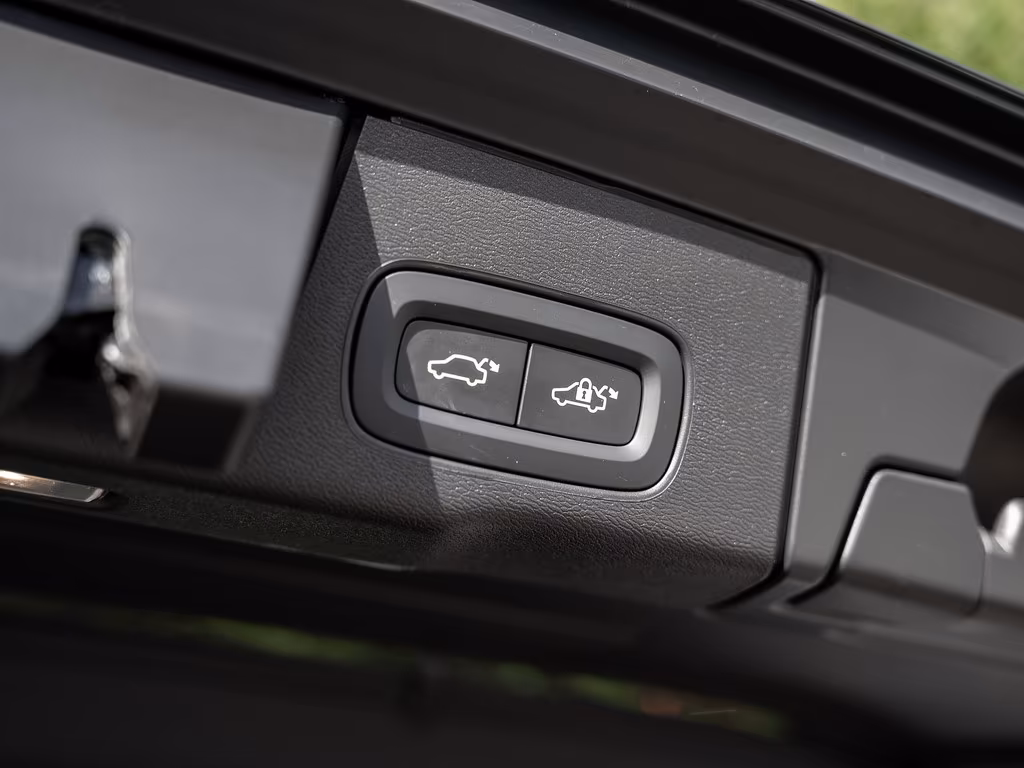 Volvo XC60 AWD Dark Plus Recharge T8