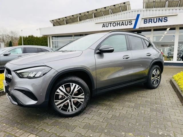 Mercedes-Benz GLA 180 Progressive