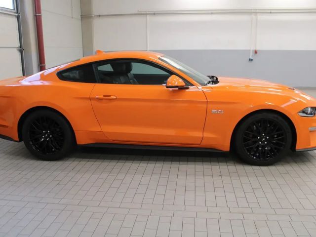 Ford Mustang Fastback GT 5.0 V8