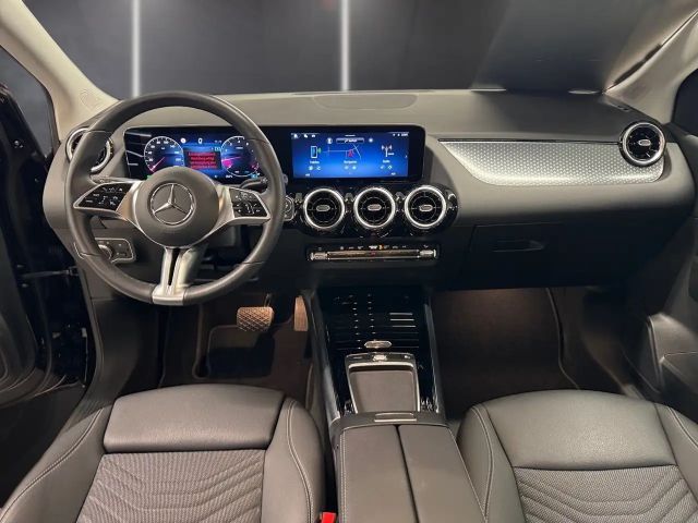 Mercedes-Benz B 200 Progressive Sedan