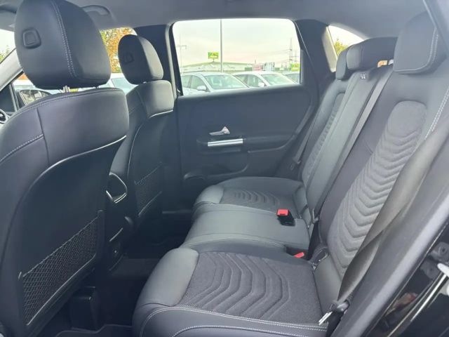 Mercedes-Benz B 180 Sedan