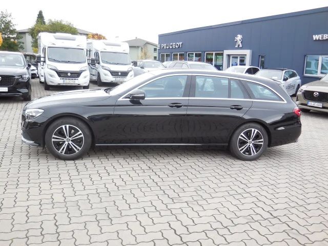 Mercedes-Benz E 220 E 220 d