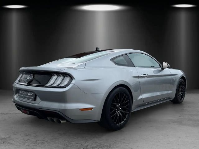 Ford Mustang Fastback GT 5.0 V8