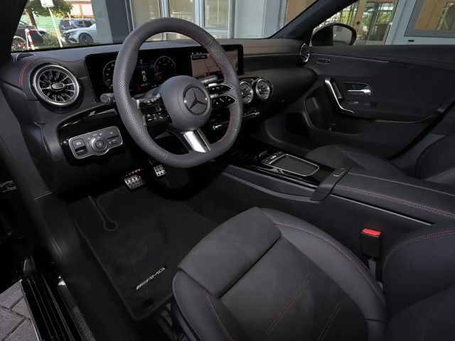 Mercedes-Benz CLA 200 AMG Line Coupé