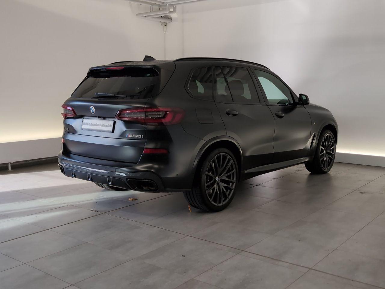BMW X5 M50i