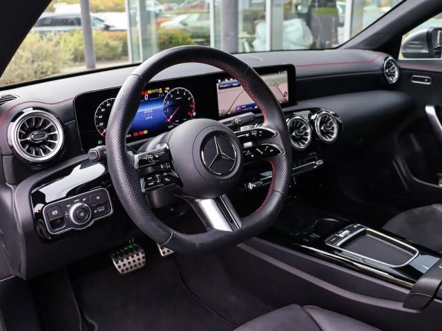 Mercedes-Benz CLA 200 AMG Line