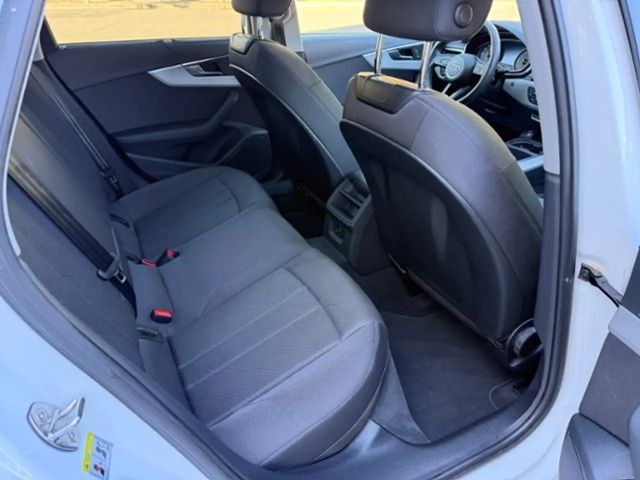 Audi A4 35 TFSI Avant S-Tronic