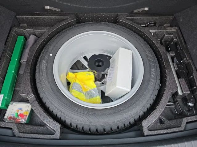 Skoda Karoq 1,0TSI 115PS Navi/LED/ACC/Kamera/Winterp.    **