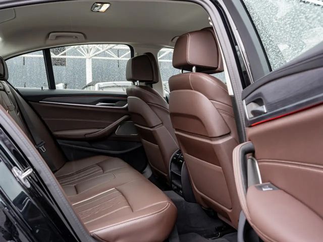 BMW 540 540d Luxury Line Sedan xDrive