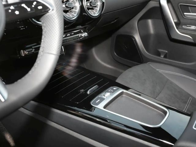 Mercedes-Benz A 200 AMG Line Hatchback