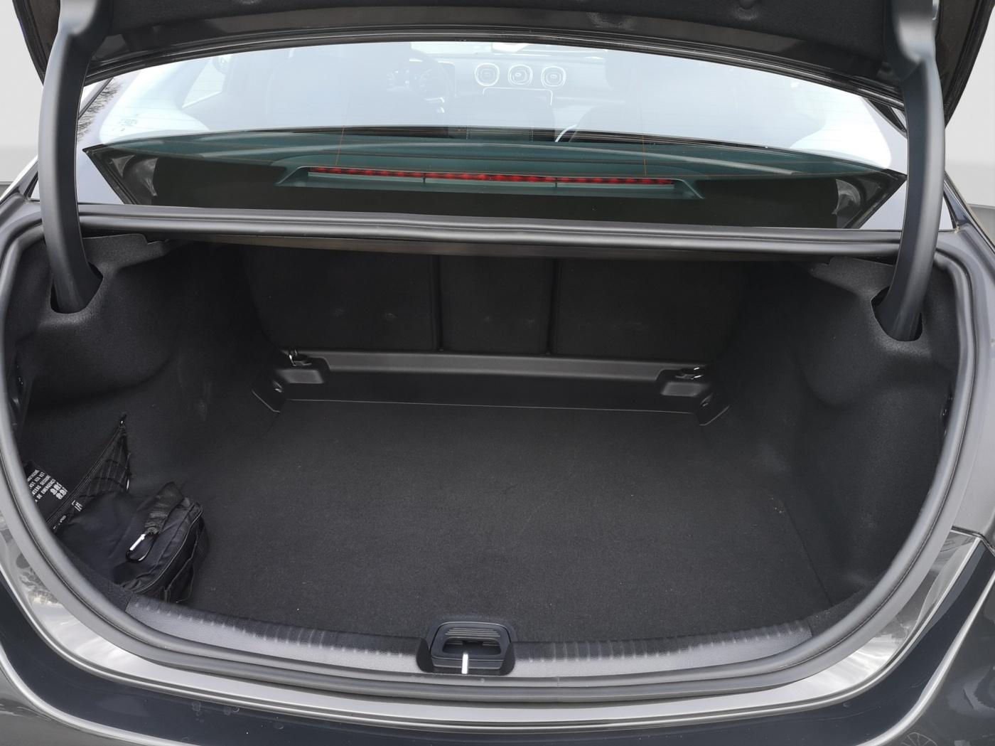 Mercedes-Benz C 200 AMG Line Sedan