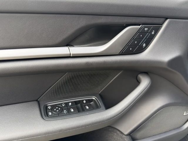 Porsche Taycan 4 Cross Turismo