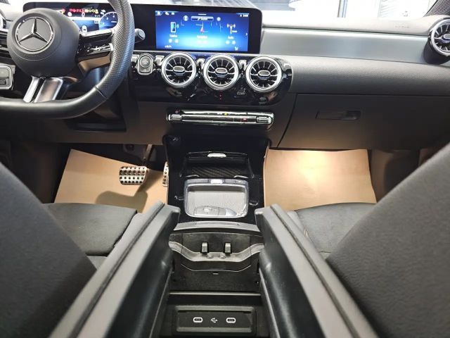 Mercedes-Benz A 180 AMG Line