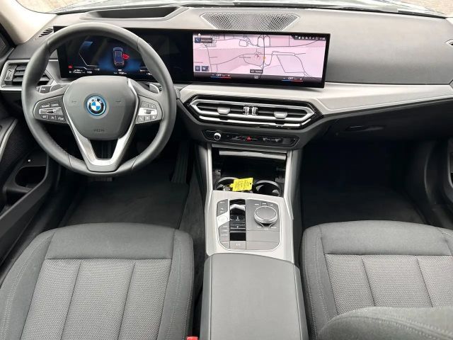BMW 330 330e Sedan xDrive