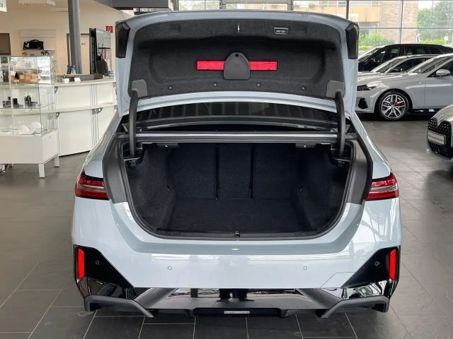 BMW 520 520d M-Sport Sedan