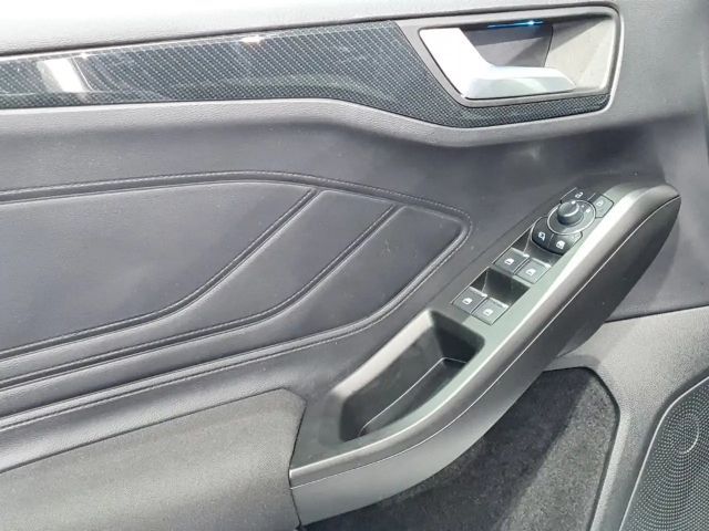 Ford Focus EcoBoost ST Line
