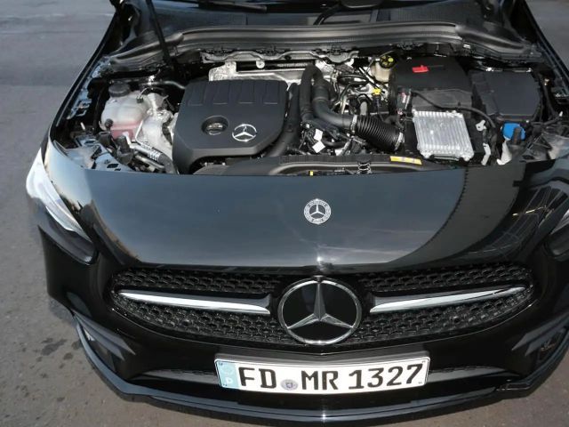 Mercedes-Benz B 180 AMG Line Sedan