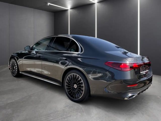 Mercedes-Benz E 200 AMG Line Sedan