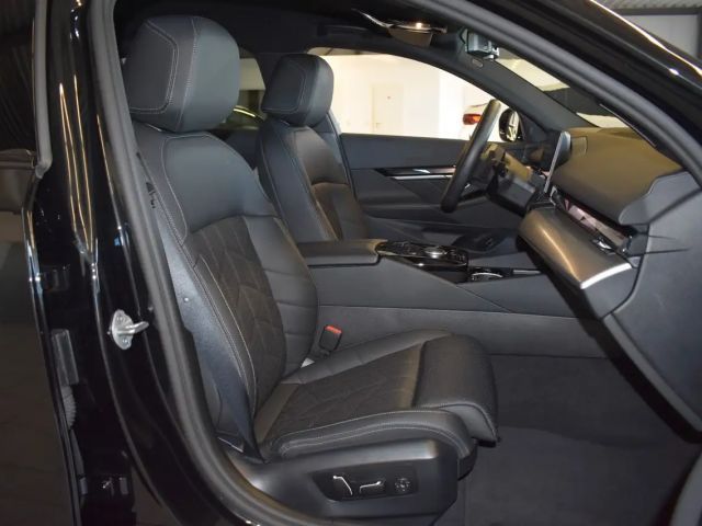 BMW 520 520d M-Sport Sedan