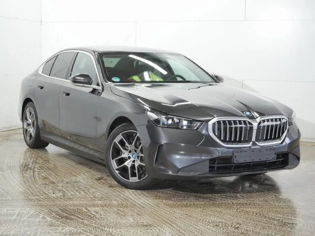 BMW 530 530e Sedan