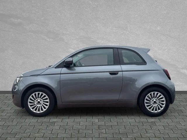 Fiat 500e Action