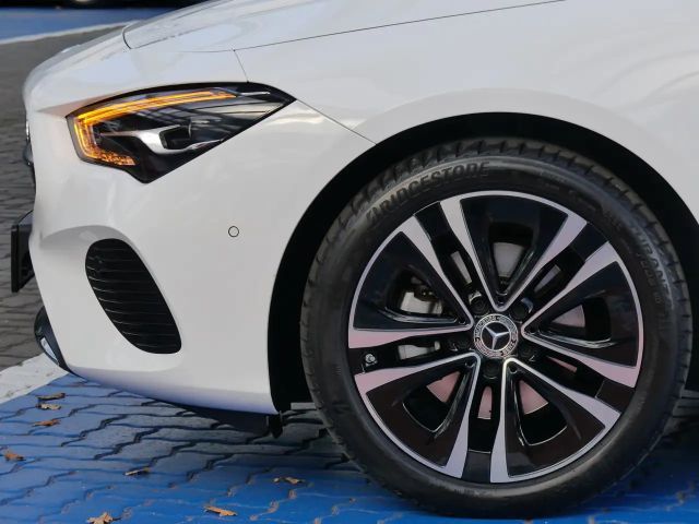 Mercedes-Benz CLA 180 Progressive Sedan