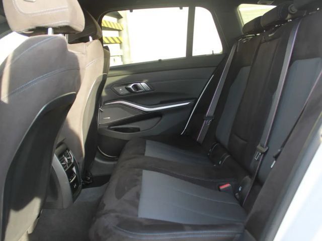 BMW 330 330e M-Sport Touring xDrive
