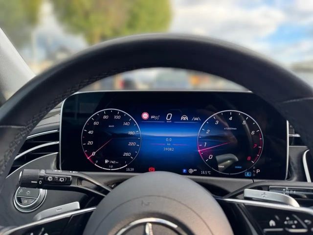 Mercedes-Benz E 200 AVANTGARDE Estate