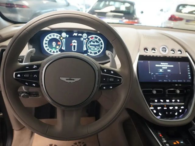 Aston Martin DBX V8