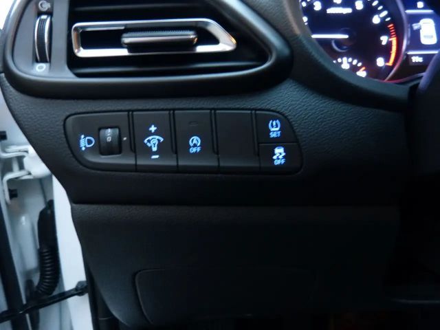 Hyundai i30 cw KLIMAAUT. APPLE SHZ LHZ KAMERA ALU