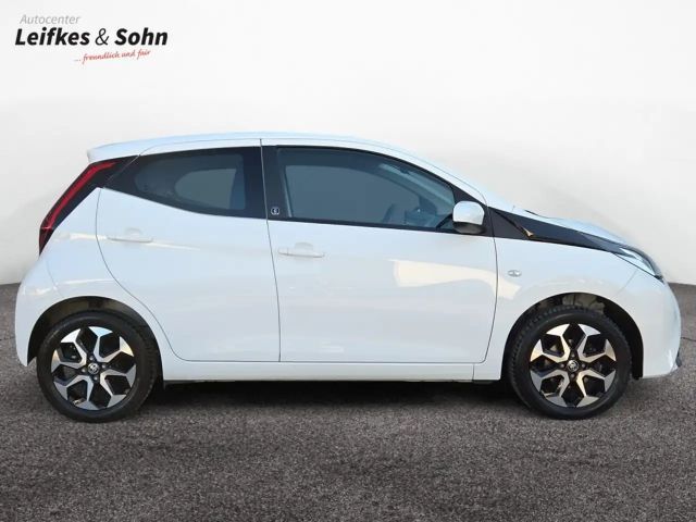 Toyota Aygo X Play Team D