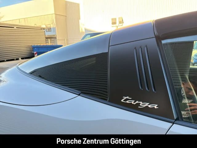 Porsche 992 4 Coupé GTS Targa