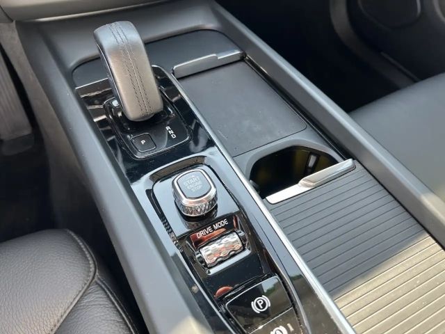 Volvo XC60 B4D (197 PS) AG8|MomentumPRO|Panorama