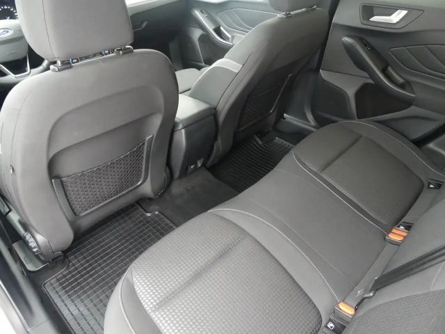 Ford Focus Cool & Connect Wagon