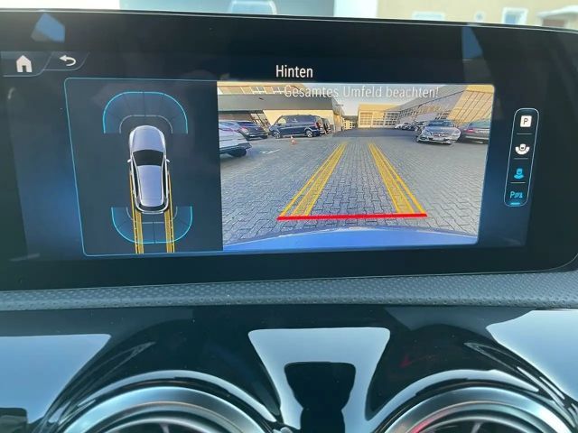 Mercedes-Benz A 180 AMG Line Premium