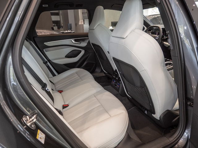 Audi A6 Avant Quattro S-Tronic