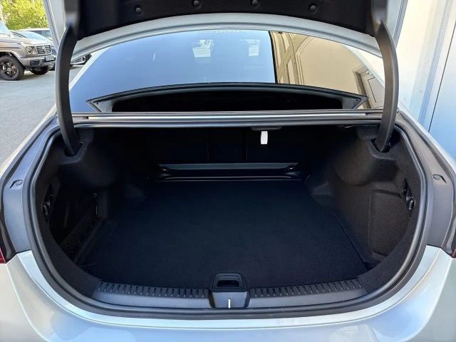 Mercedes-Benz E 200 4MATIC Sedan