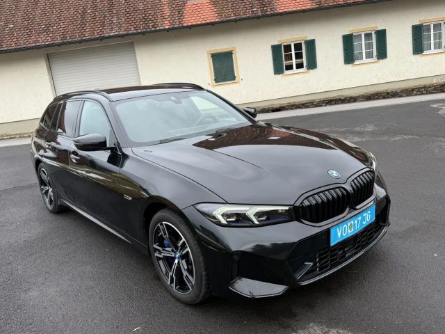 BMW 330 330e M-Sport xDrive