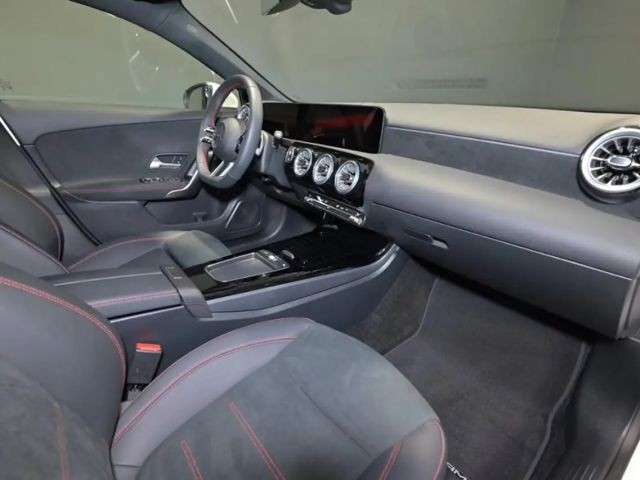 Mercedes-Benz A 250 4MATIC AMG Line