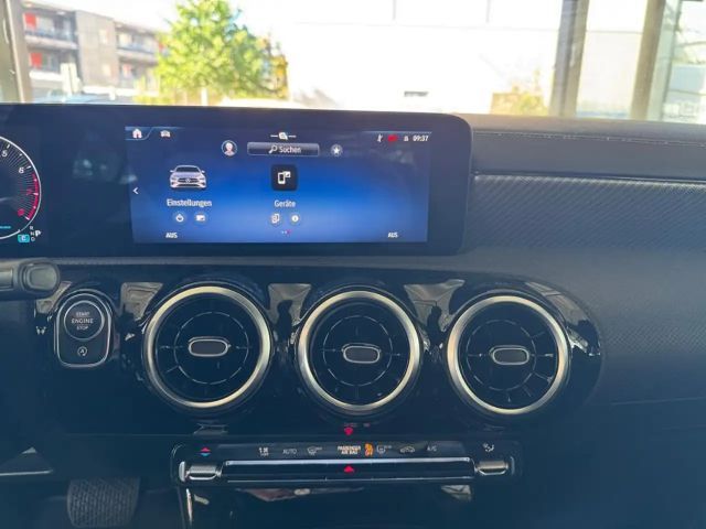 Mercedes-Benz CLA 180 Coupé Progressive