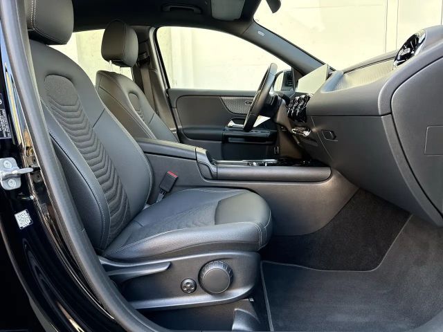 Mercedes-Benz GLA 200 PTS Cam Navi Wide LED SHZ EASY-PACK