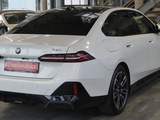 BMW 520 520i M-Sport Sedan