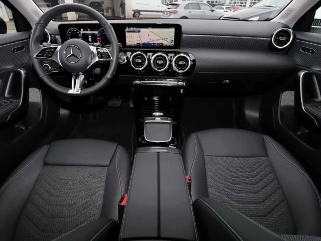 Mercedes-Benz A 180 NIGHTPAKET+LED+KAMERA+CARPLAY+MBUX+18 ZOLL