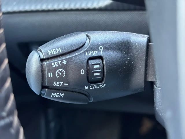 Peugeot E-2008 Allure Pack