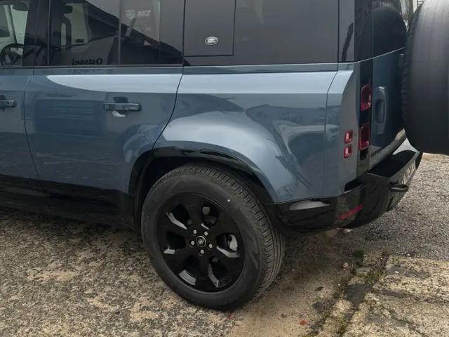 Land Rover Defender 110 Dynamic SE